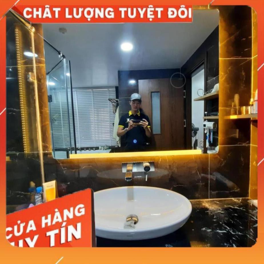gương cảm ứng thông minh phòng tắm kết hợp phá sương đồng hồ nhiệt độ hiện đại kích thước 60x80 - guonghoangkim mirror | BigBuy360 - bigbuy360.vn