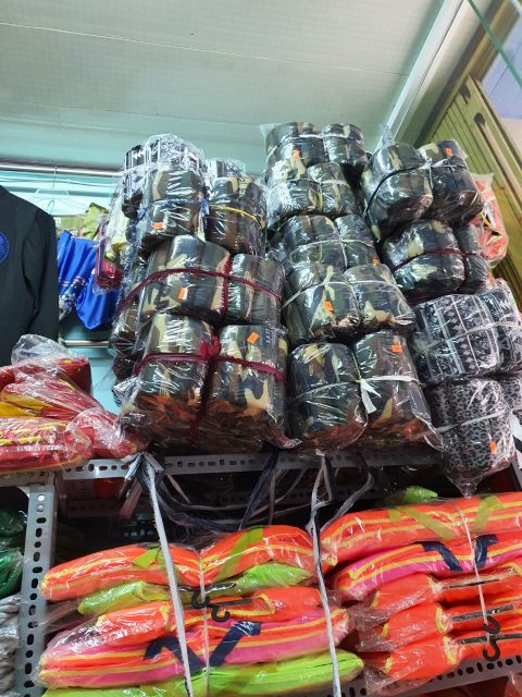 Phao bơi nịt bụng dành cho các bạn tập bơi rẻ nhất thị trường tối đa mỗi đơn hàng dc 5 phao. Màu sắc ngẫu nhiên