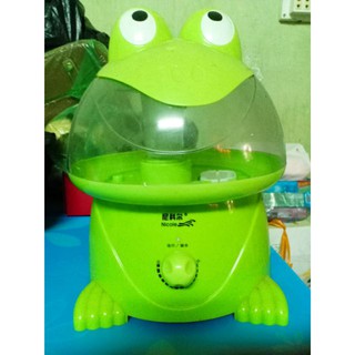 Con ếch phun sương giữ ẩm cho da NMS11227