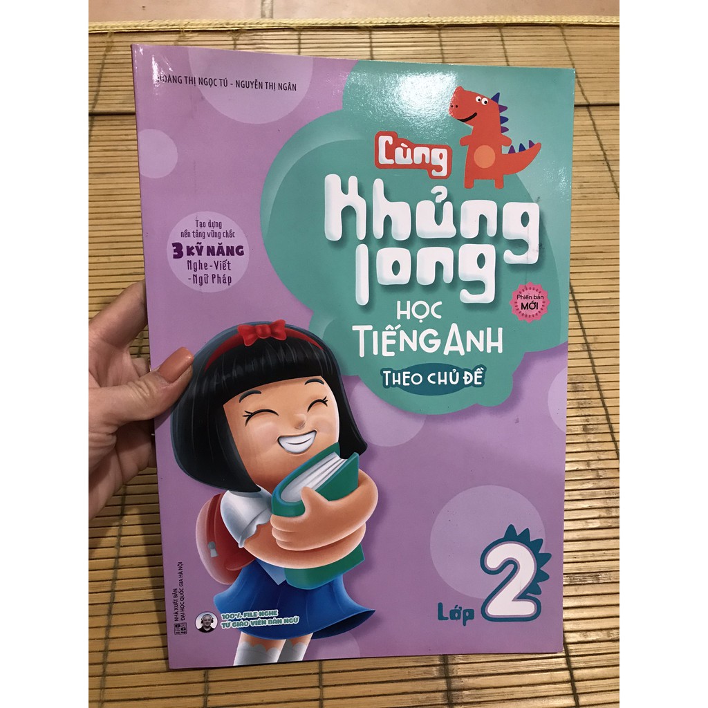 Sách - Cùng Khủng Long Học Tiếng Anh Theo Chủ Đề Lớp 2 (Tái Bản)