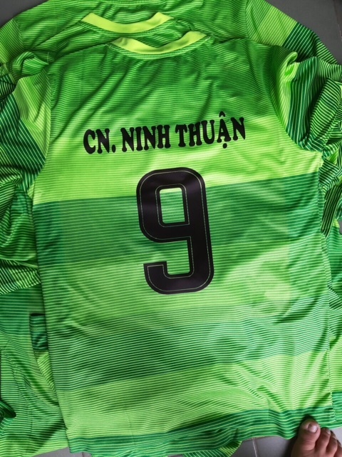 Nhận in logo, số quần áo và tên.