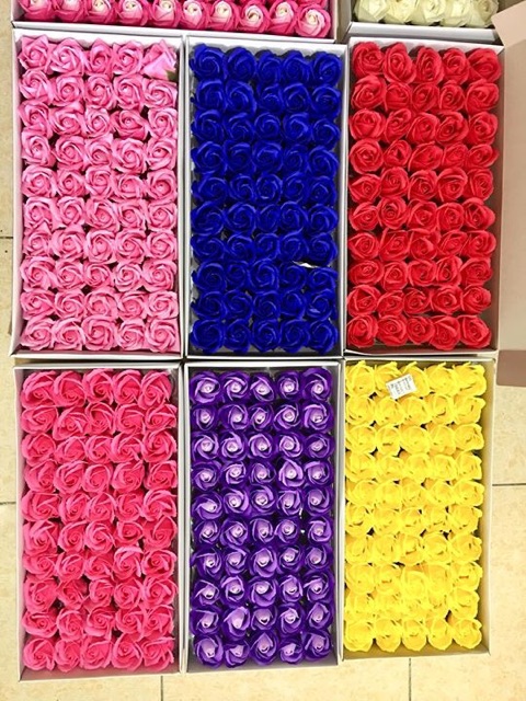 Hoa sáo và giấy gói hoa phục vụ ngày 20/10 và ngày 20/11