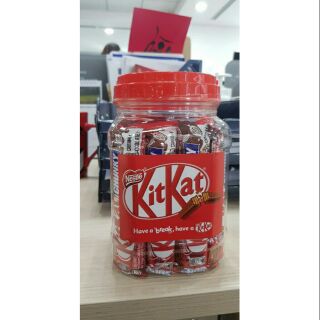 Sale Kitkat hủ nhựa 24 thanh 2f x17g date 11/2022