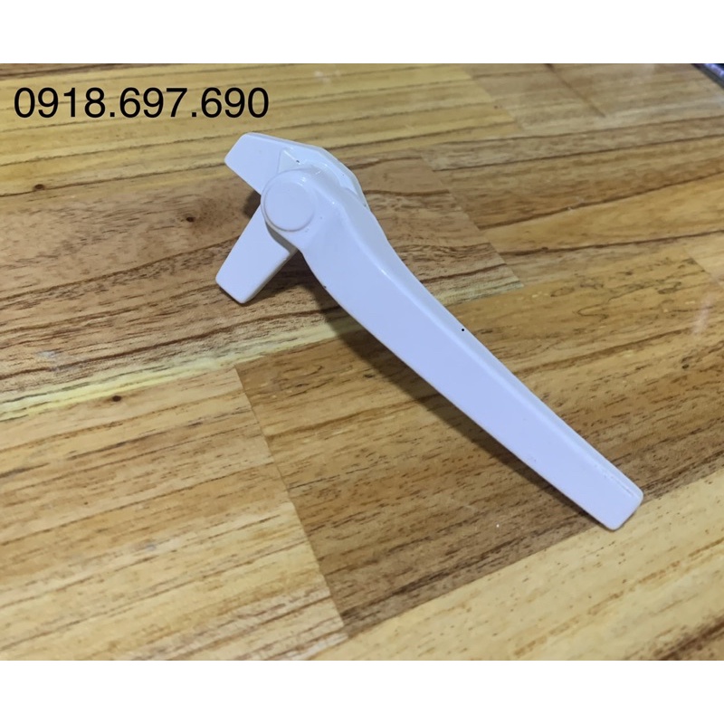 Tay gạt có chân cửa sổ màu trắng sữa VN