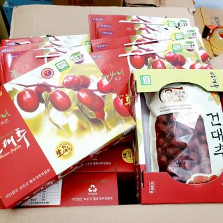Táo đỏ sấy khô Hàn Quốc hộp 1kg loại hộp túi xách y hình