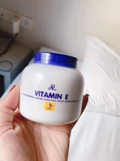Kem dưỡng ẩm vitamin e Thái Lan (hàng sẵn)