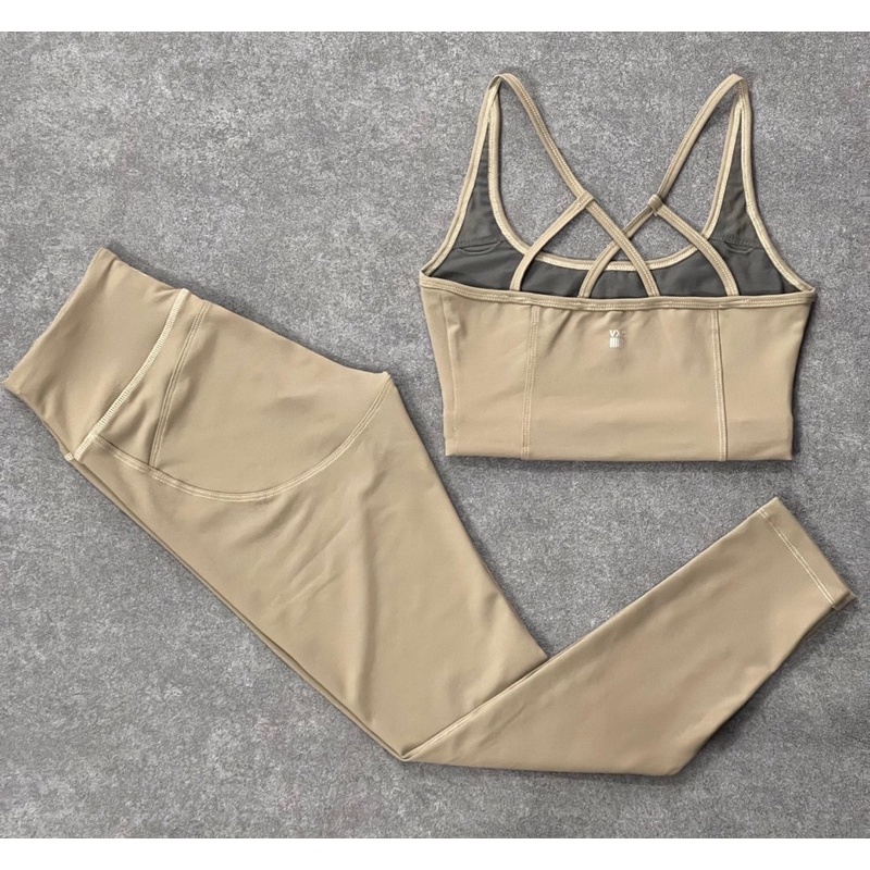 Bộ tập gym ,yoga nữ thể thao hai dây viền chỉ cổ vuông(hàng thiết kế của shop)
