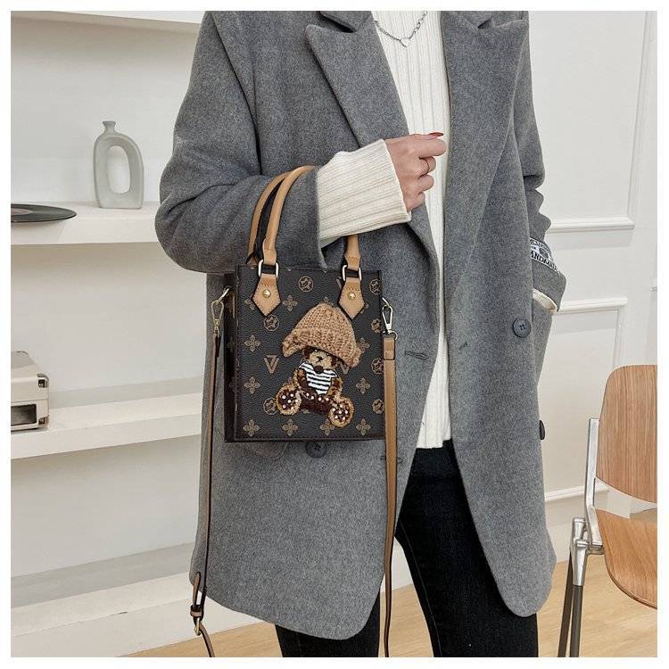 Túi đeo chéo thời trang túi đeo vai của phụ nữ túi xách hoa văn gấu