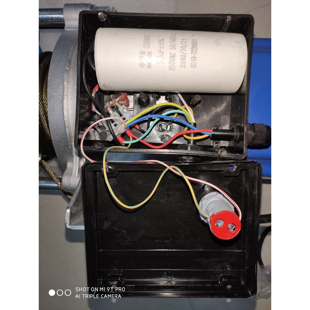 Tời điện HiKari HR 3500, 3,5 KW, 220v, Madein Thái lan   màu xanh trắng, đặt trên cao hoặc mặt đất.