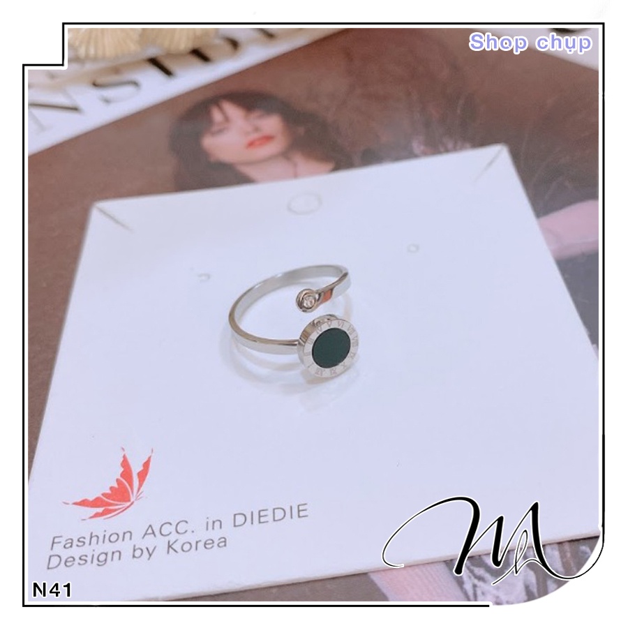 Nhẫn nữ Titan freesize mặt số La Mã xà cừ đen - Măng’s House N41