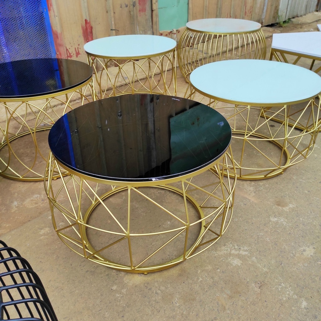 Bàn sofa tròn chân sắt mặt kính hoặc đá