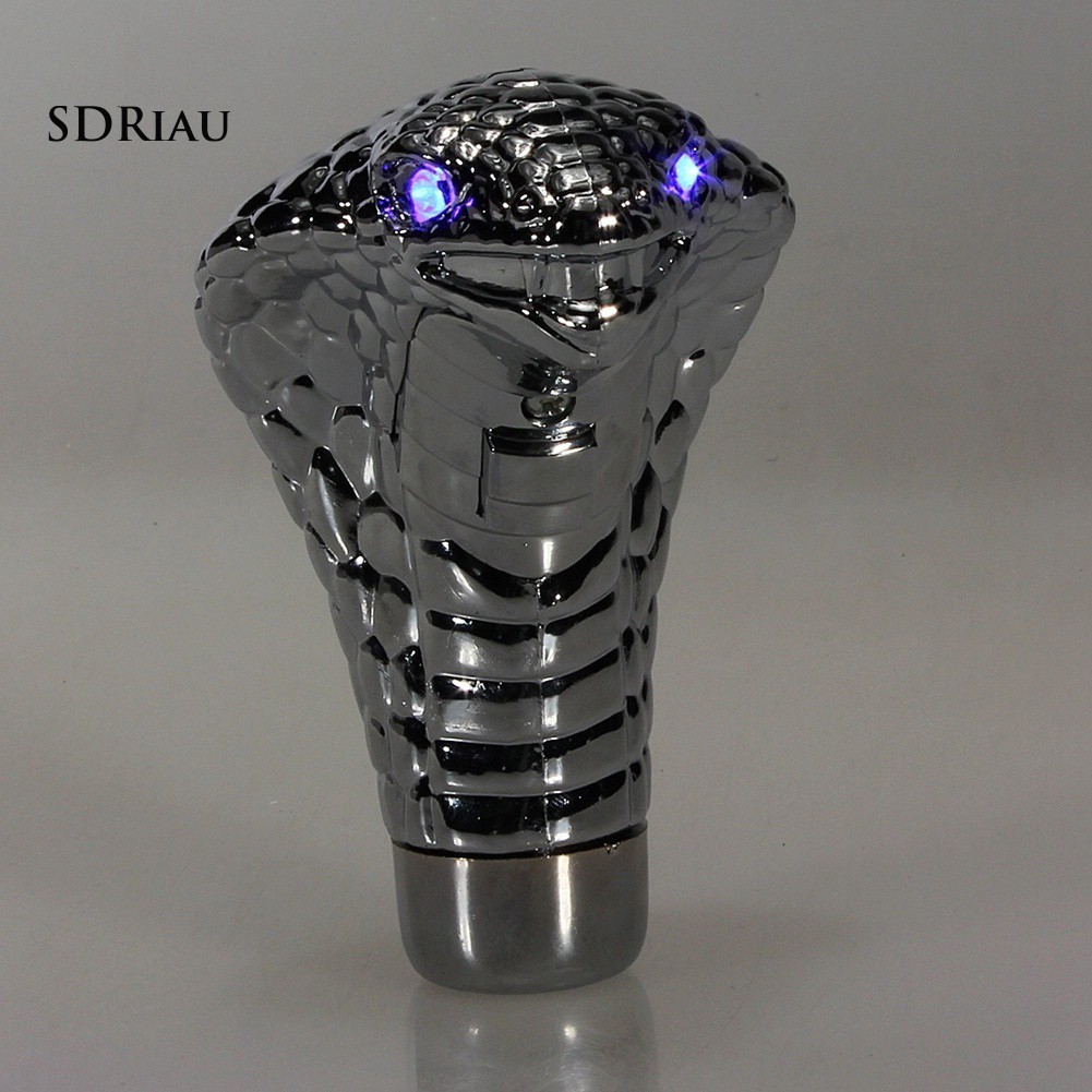 Tay nắm cần gạt số xe hơi hình đầu rắn hổ mang thiết kế độc đáo