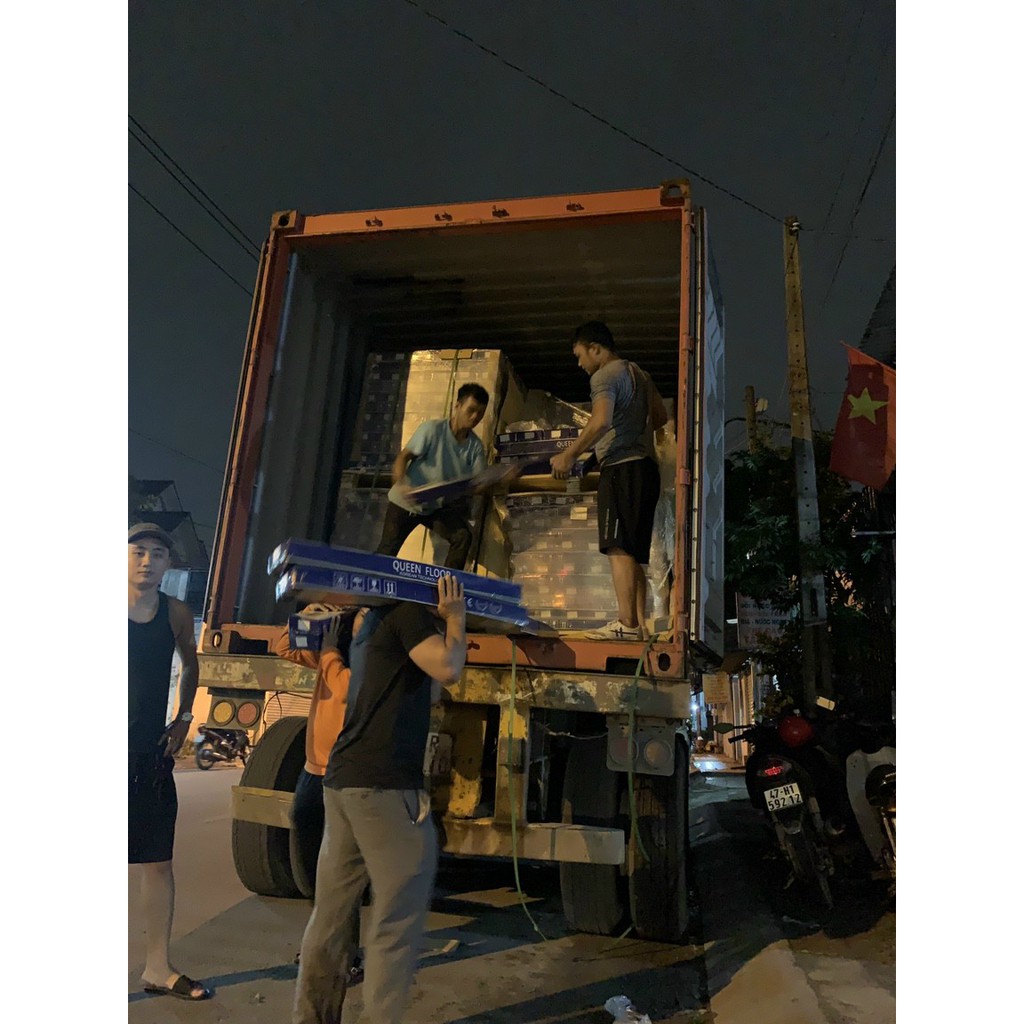 Tấm sàn nhựa giả gỗ dày 2mm dài 91,4cm rộng 15cm nguyên sinh chống trượt keo tự dán .Nhận thi công