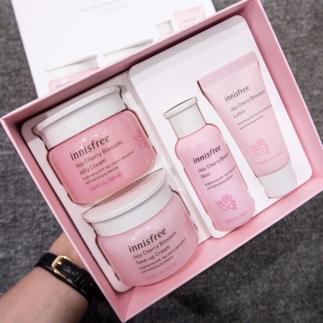 Bộ 4 Món Dưỡng Da Hoa Anh Đào Innisfree Jeju Cherry Blossom Cream Duo Set