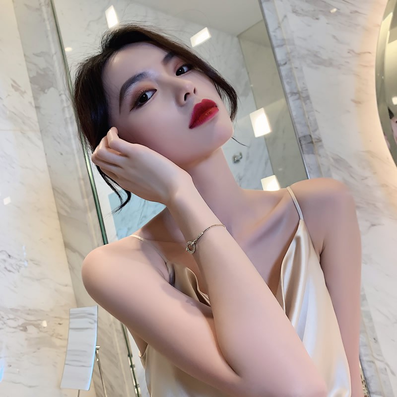 Vòng Tay Đính Đá Cao Cấp Sang Trọng | BigBuy360 - bigbuy360.vn