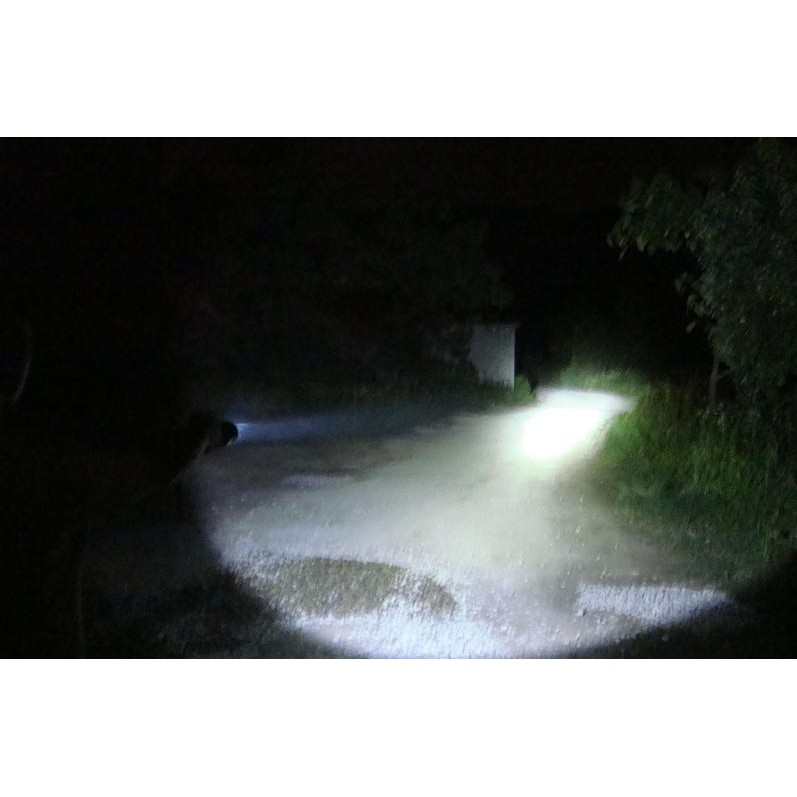 Đèn pin c8+ XHP50.2 công suất 18w quang thông 2800 lumen