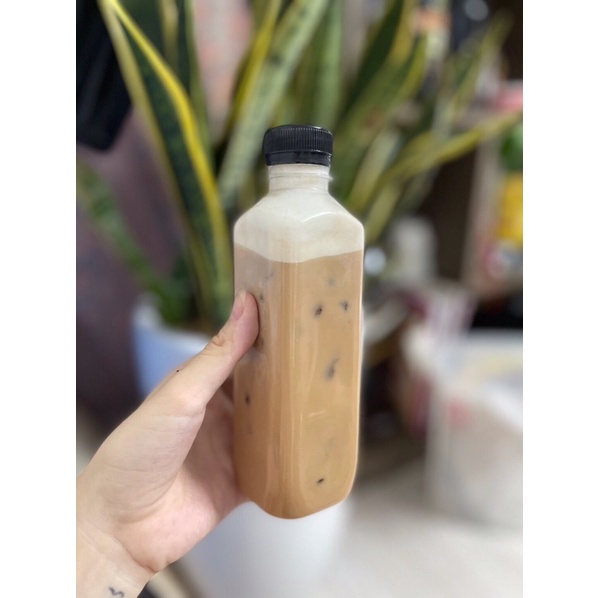 Chai nhựa đựng trà sữa vuông nắp đen 330ml