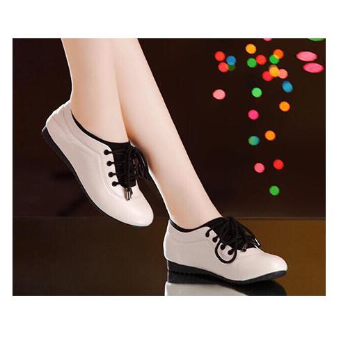 FREESHIP 99K TOÀN QUỐC_Giày thể thao êm chân màu kem | BigBuy360 - bigbuy360.vn