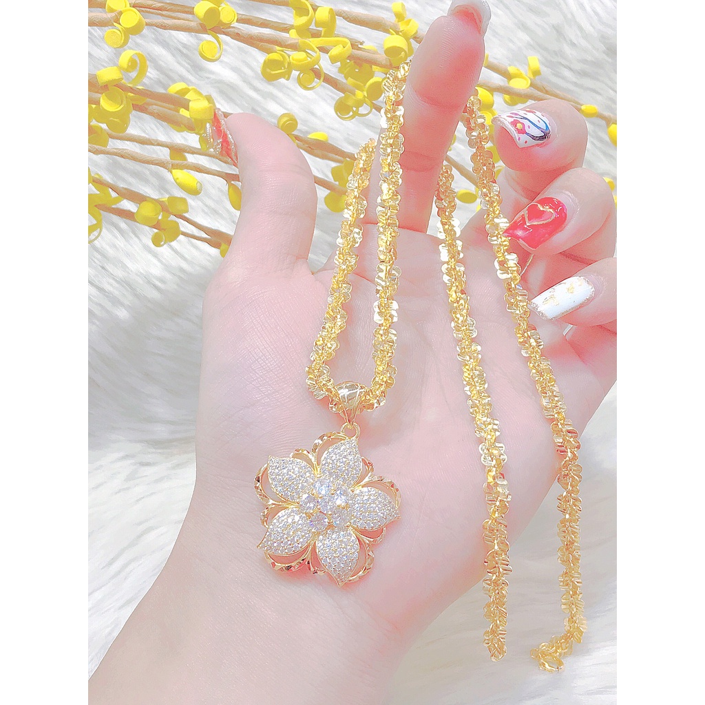 Mặt dây chuyền nữ UHA mạ vàng 18K kiểu dáng sang trọng M880161