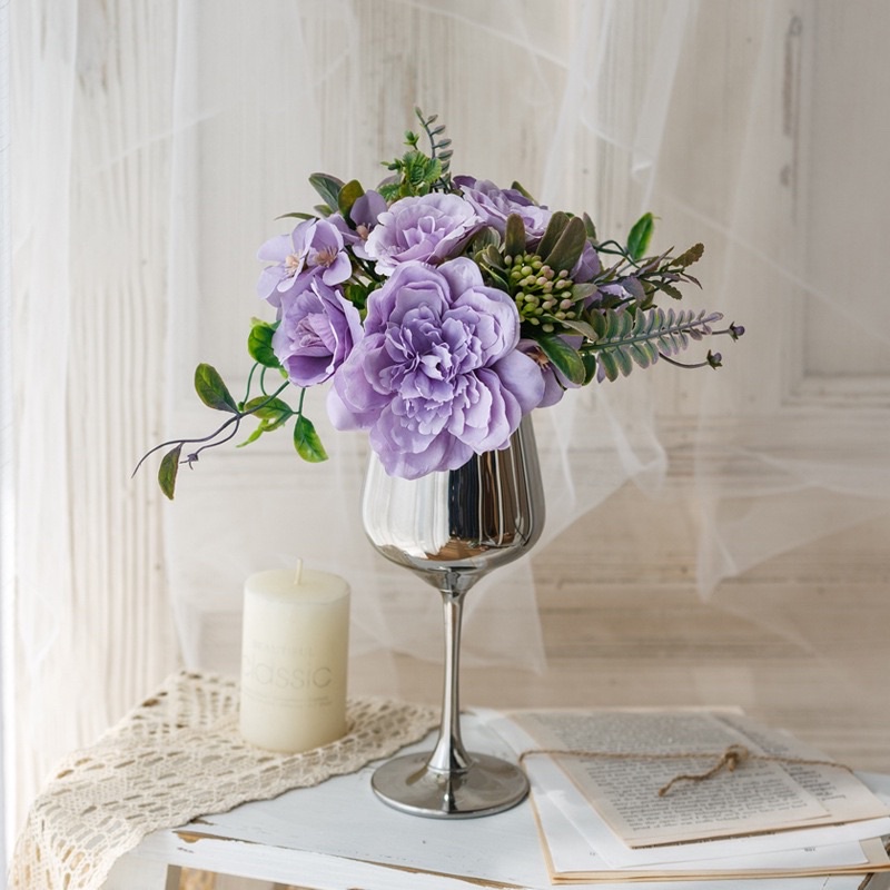 Bình hoa giả cắm sẵn để bàn làm việc trang trí phòng khách kèm chậu hình ly cao mạ kim loại