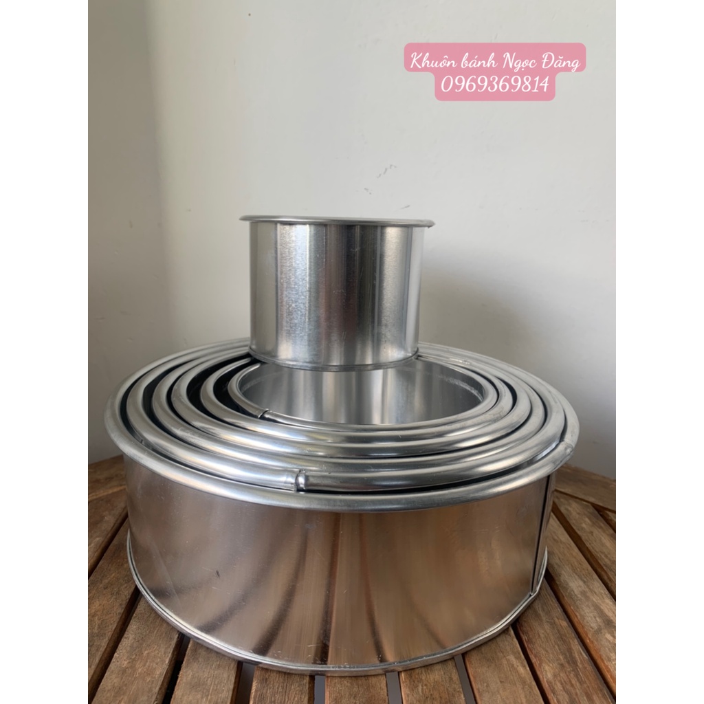 Khuôn nhôm gò tròn đáy liền có từ 10cm đến 30cm, cao 8cm, nhôm dày khuôn gò sát mép ít chảy cho món rau câu 3D.