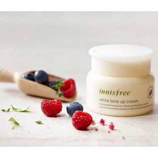 kem dưỡng trắng da Innisfree white tone up cream chính hãng hàn quốc là sản phẩm dưỡng trắng triết xuất từ dâu tằm luôn.