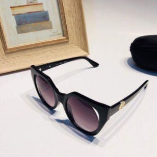 Kính Guess