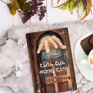 SÁCH - Cánh cửa đóng kín