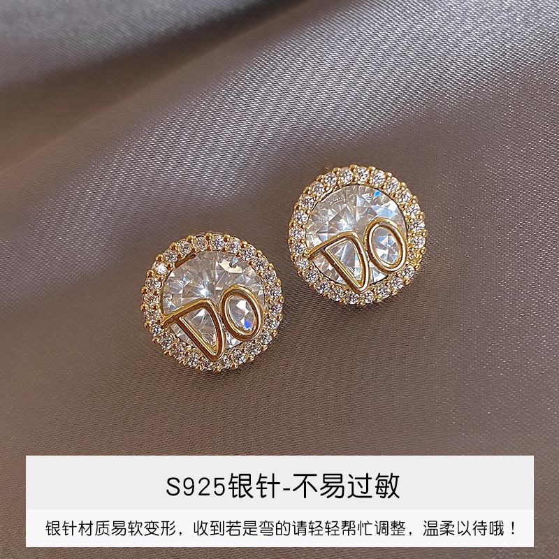 Khuyên Tai Chữ Cái Đính Đá Zircon Phong Cách Hàn Quốc