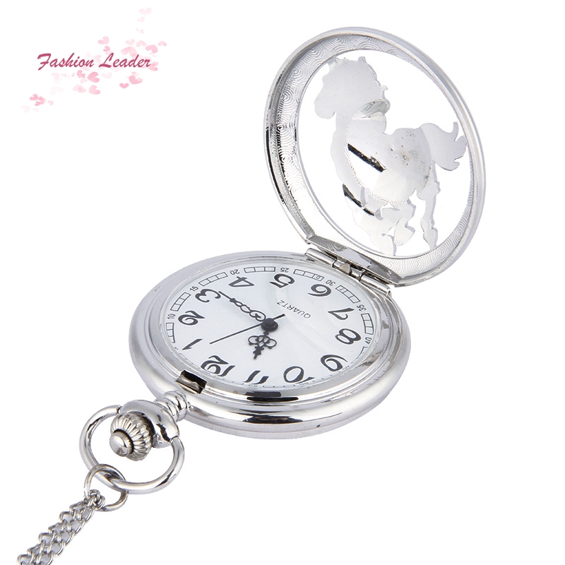 Đồng hồ quả quýt chạm khắc hình 
ngựa bạc