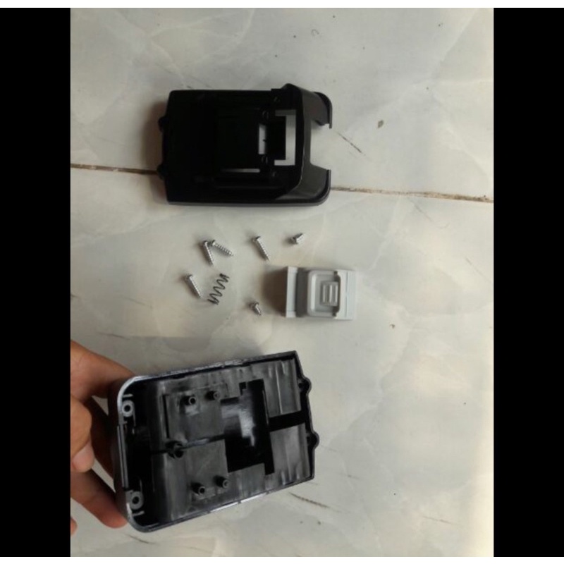 Vỏ Pin Makita 18V Nút Trắng BL 1830 vỏ chứa được 10 cell 18650 + lò xo, khung