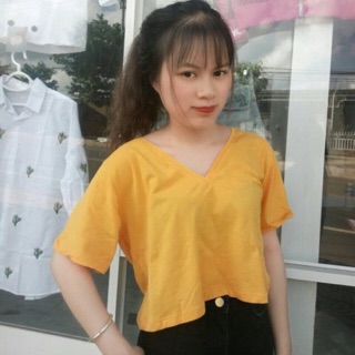 Áo thun croptop cổ tim form rộng
