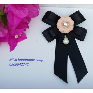 Cài áo nơ hoa gắn ngọc trai handmade