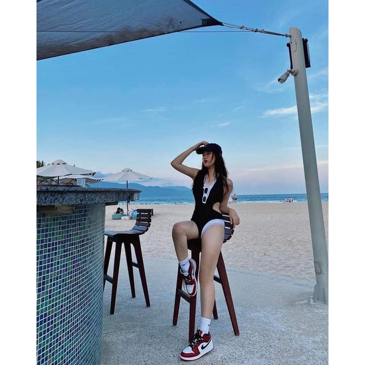 Đồ bơi nữ bikini đi biển khoét eo cổ tim trắng KONKUN MS-02