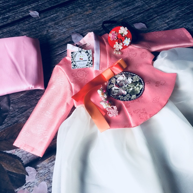 Hanbok cho bé ảnh thật