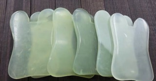 Ngọc thạch cạo gió mặt