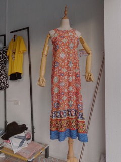 Đầm thổ cẩm maxi cổ yếm