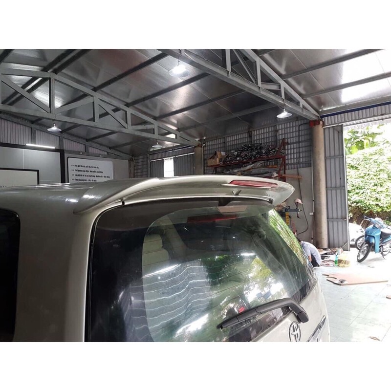 Đuôi gió có đèn cho xe INNOVA 2008-2015 chất liệu nhựa ABS cao cấp