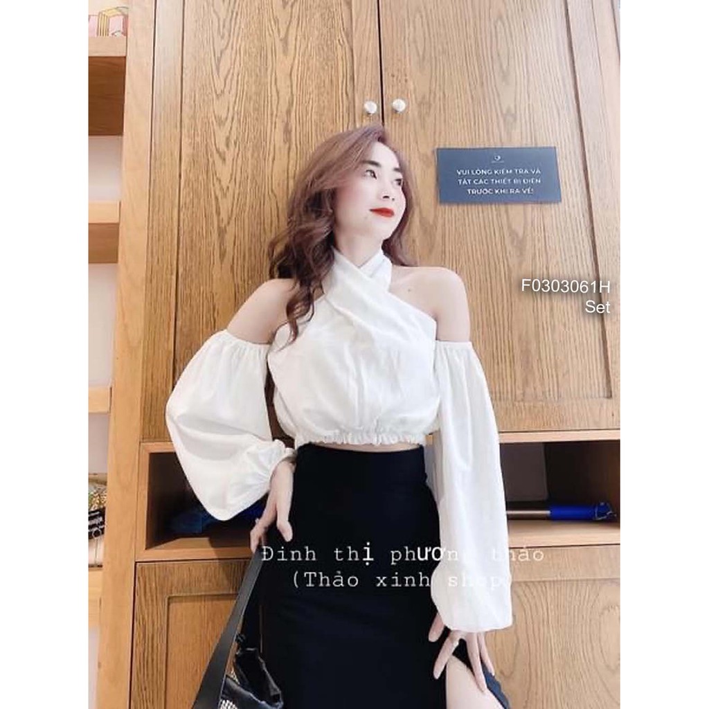 Set áo trắng croptop cổ yếm đắp chéo rớt vai tay dài phối chân váy midi đen xẻ tà!