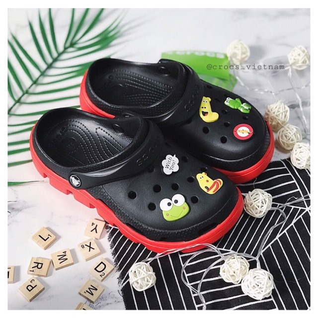 (Free ship/ Tặng 10 sticker tự chọn) Dép sục cá sấu màu đen đỏ