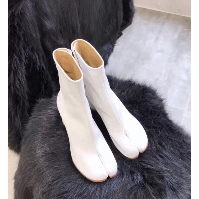 Sẵn đen xi 37 - Bốt nữ xẻ móng lợn xuất xịn MAISON MARGIELA gót trụ 7-8cm order