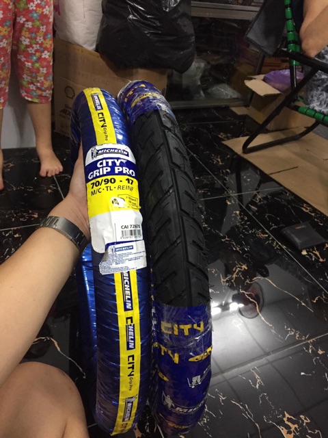 Vỏ xe máy Michelin size 60-70/90/17