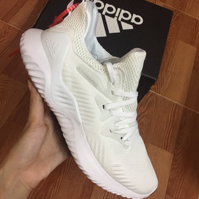 Giày adidas trắng