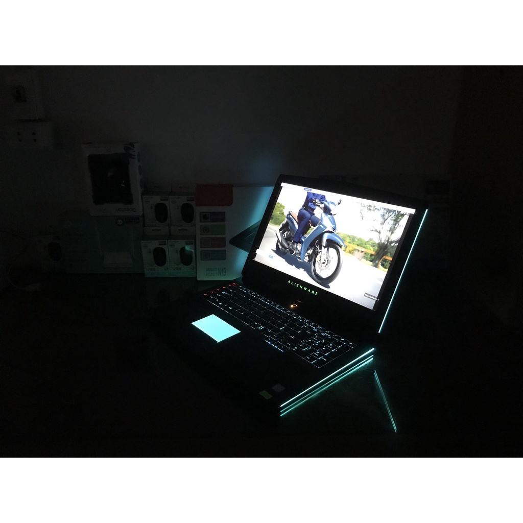 Laptop Cũ  Dell ALIENWARE 17 R4 17.3" FHD I7-7820HK 1TB+ SSD 120G 16GB W10P Nvidia GTX 1070