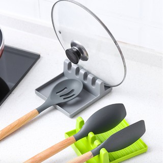 Giá đỡ nắp nồi, muỗng canh, đũa khi nấu ăn