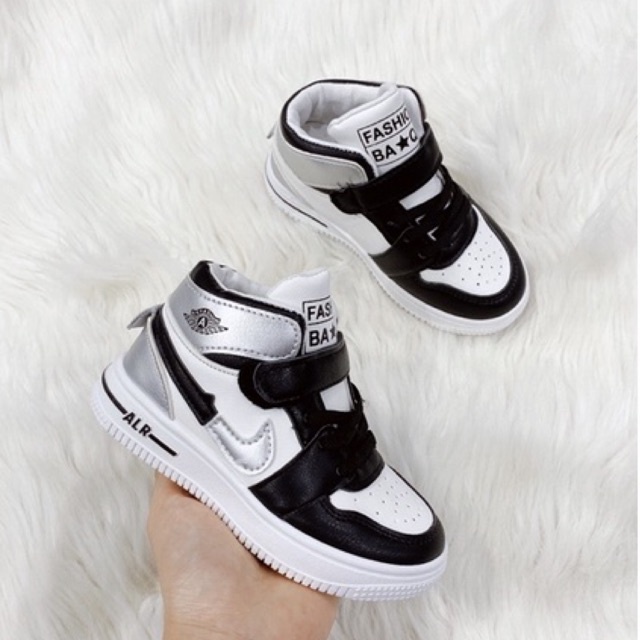 Giày thể thao bé trai cao cổ móc trắng đen size 26-31