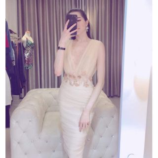 Đầm body kim tuyến đính hoa