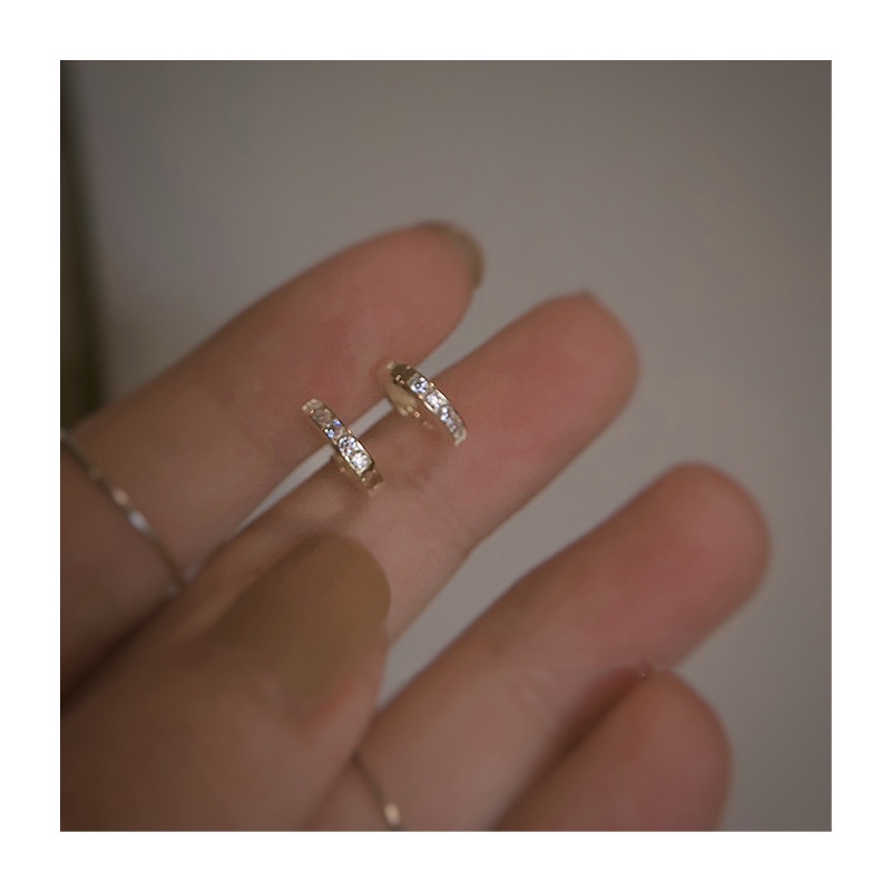 Đôi khuyên tai hình vòng tròn đính đá đơn giản thời trang cho nữ