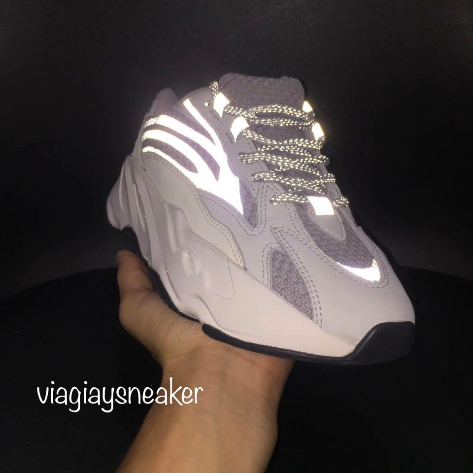 Giày thể thao sneaker 700 static phản quang