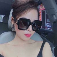 Kính râm nữ v vuông